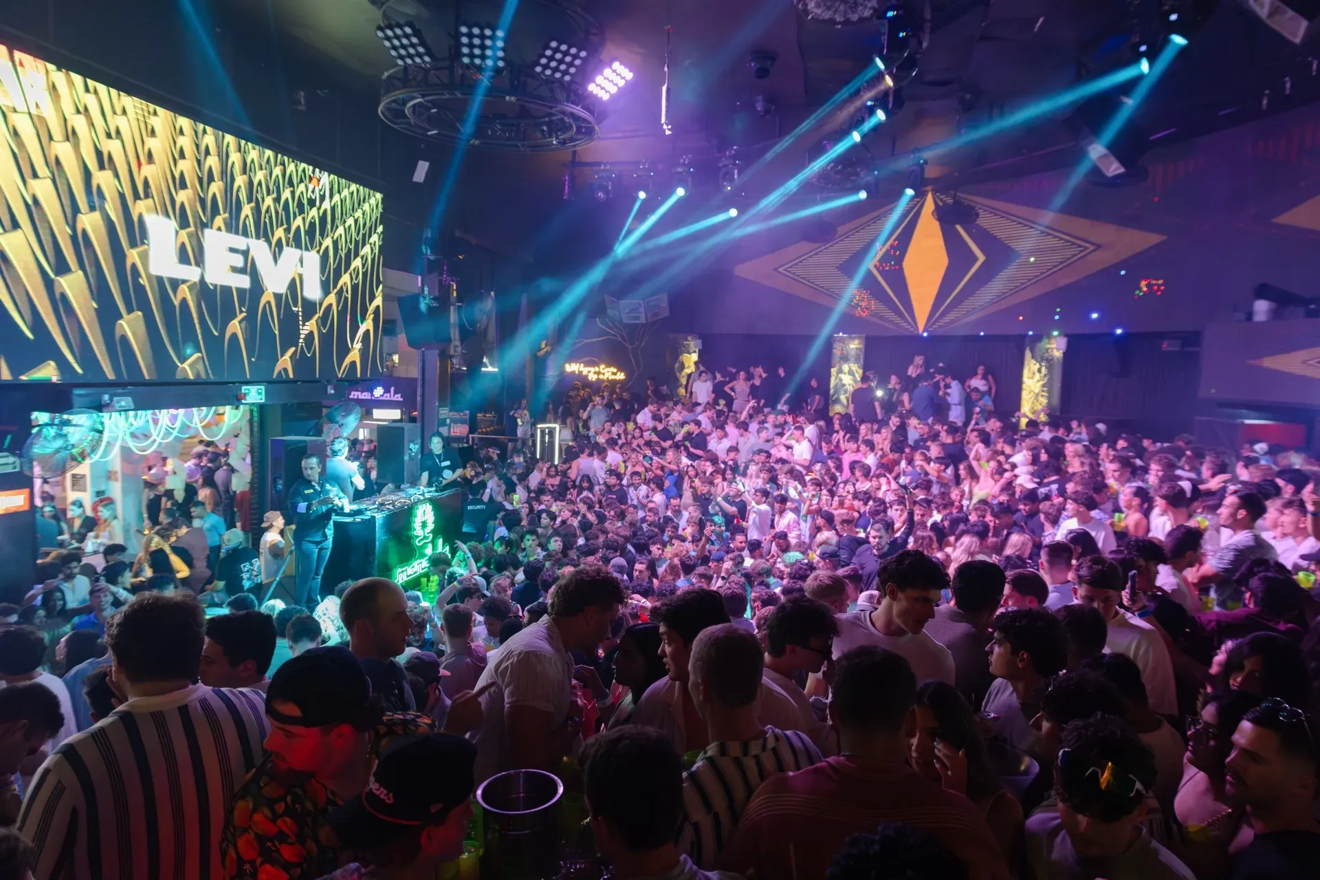 Pool party — NASSAU spring break